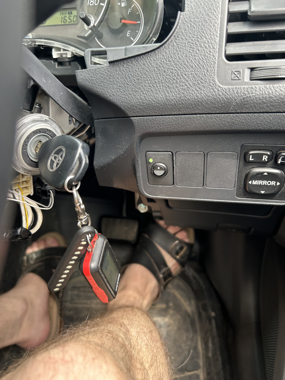 Индикация при активном круизе. — Toyota Corolla Fielder (E140). Запчасти на фото: MIRROR