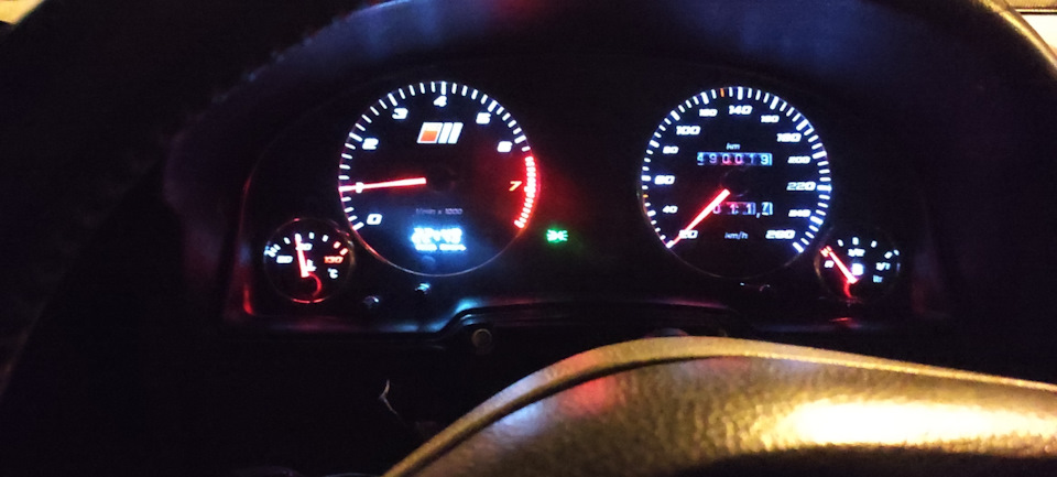 значки приборки ауди. значки приборки ауди. контрольные лампы панели ауди а6 с5. значки приборки ауди. панель приборов ауди а6 с5 обозначения 1998г.