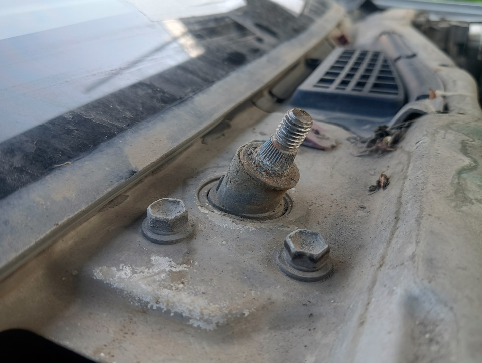 Втулки нет, ось дворника гуляет — Toyota Corolla Levin (AE110/111)