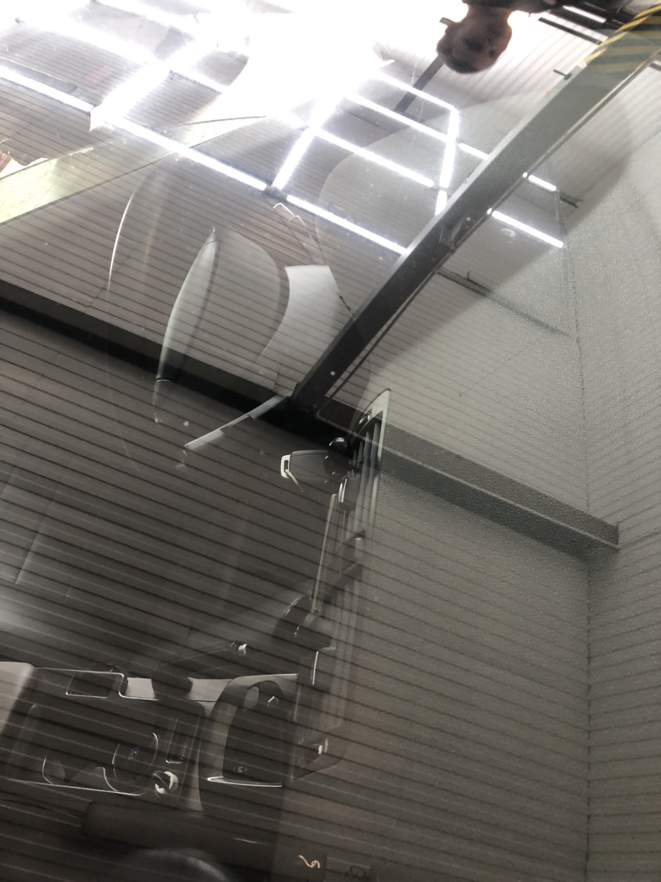 Прилет камня в лобовое стекло (Экспресс избавление от последствий ...