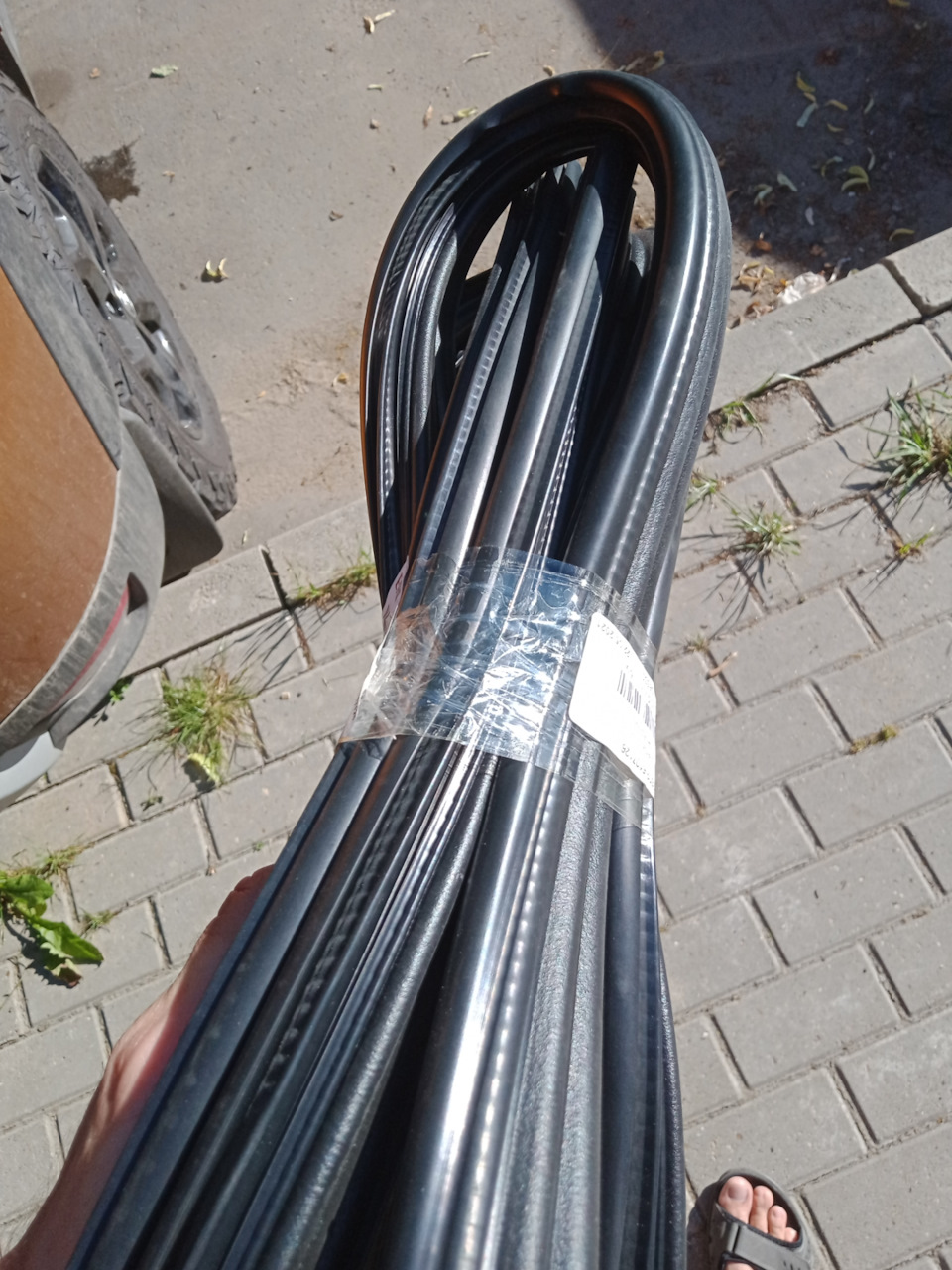 Уплотнитель для капота автомобиля дастер