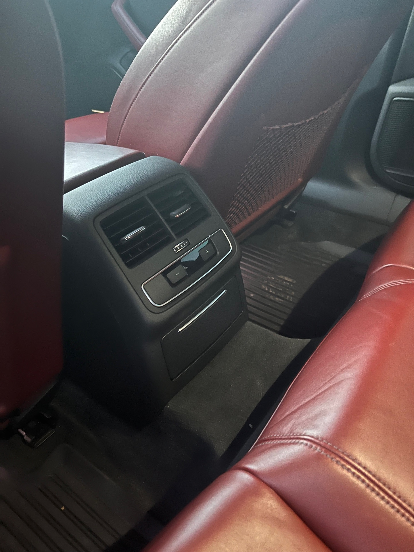 Подогрев задних сидений бмв х5 g05. Подогрев задних сидений. Обогрев заднего сидения на бмв g01 воронеж. Соренто 2007 подогрев сидений. Подогрев задних сидений.