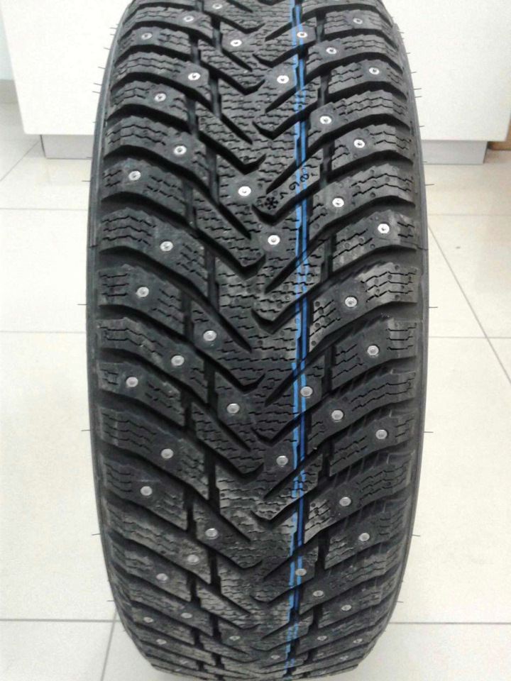 Шины зимние шипованные Nokian 245/45 R20 на Geely Atlas (2G), Geely ...