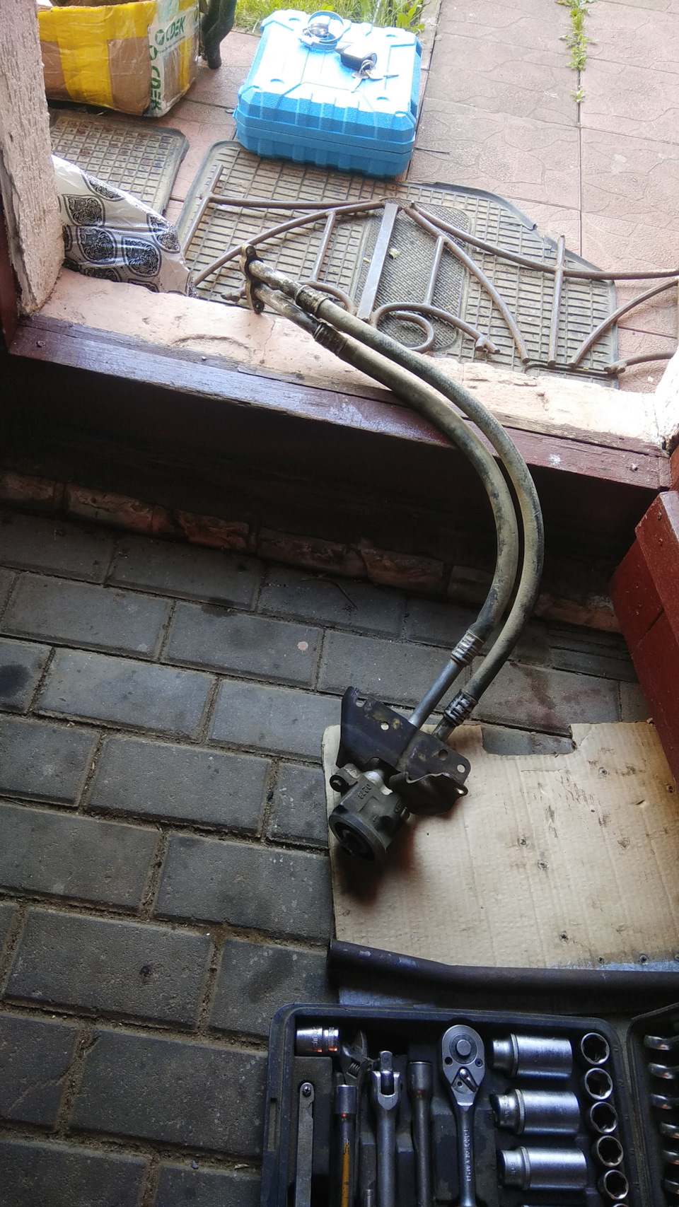 шланги выноса фильтра и подиум с площадкой на раму, все болт-он — Ford Expedition (1G)