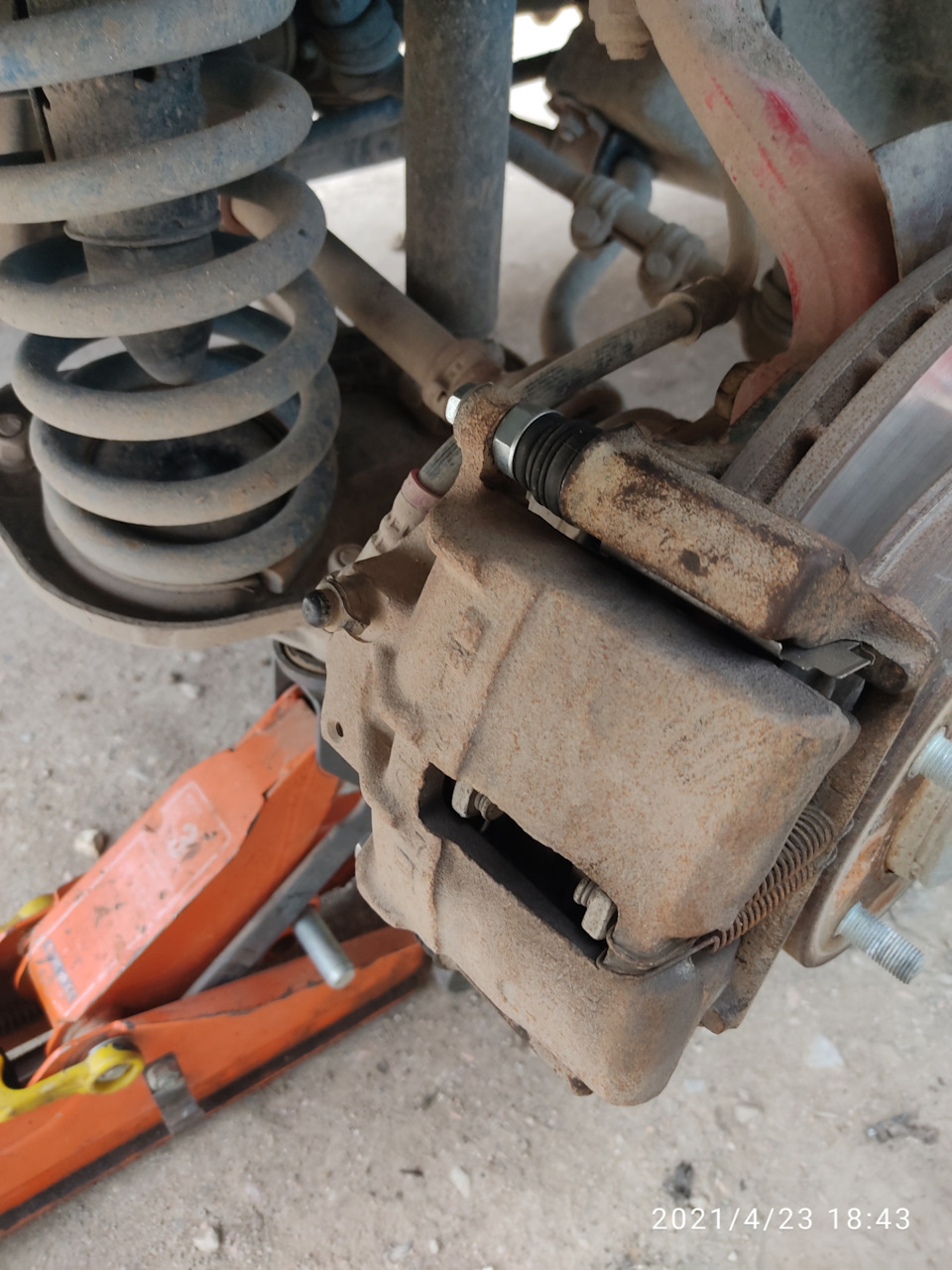 Устранение стука тормозных суппортов ГАЗ — Chevrolet Niva, 1,7 л, 2008 ...