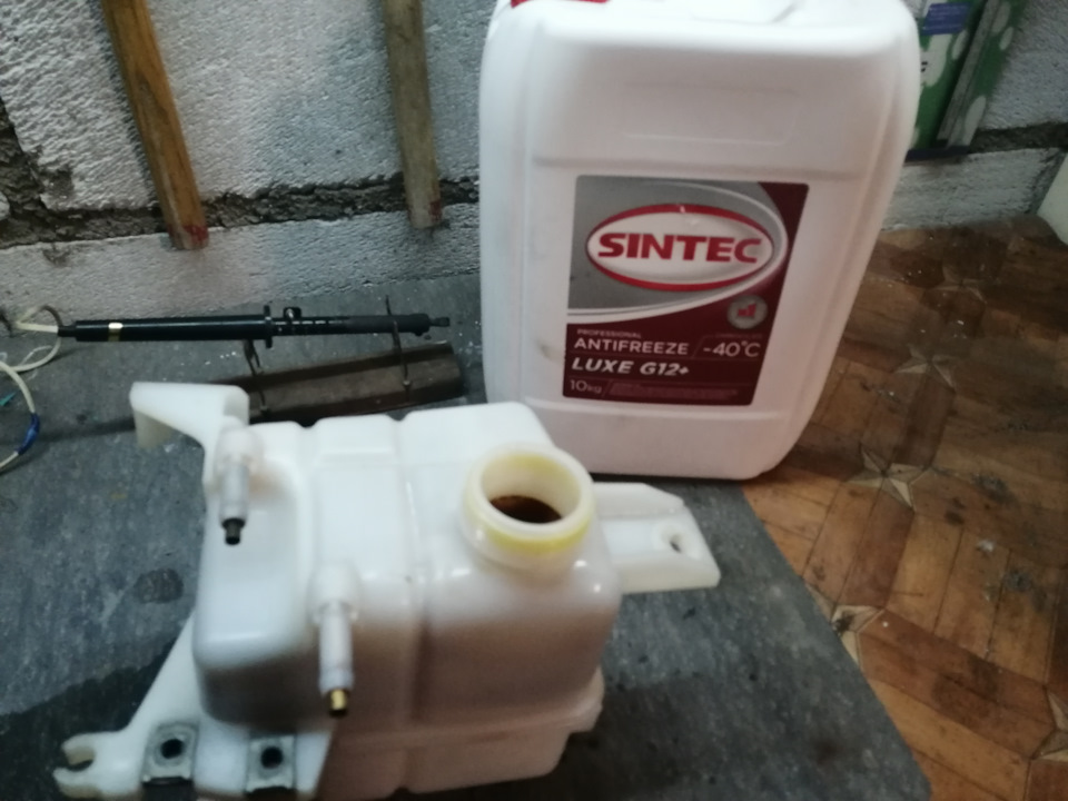 Как запаять расширительный бачок в автомобиле и заменить полностью ...