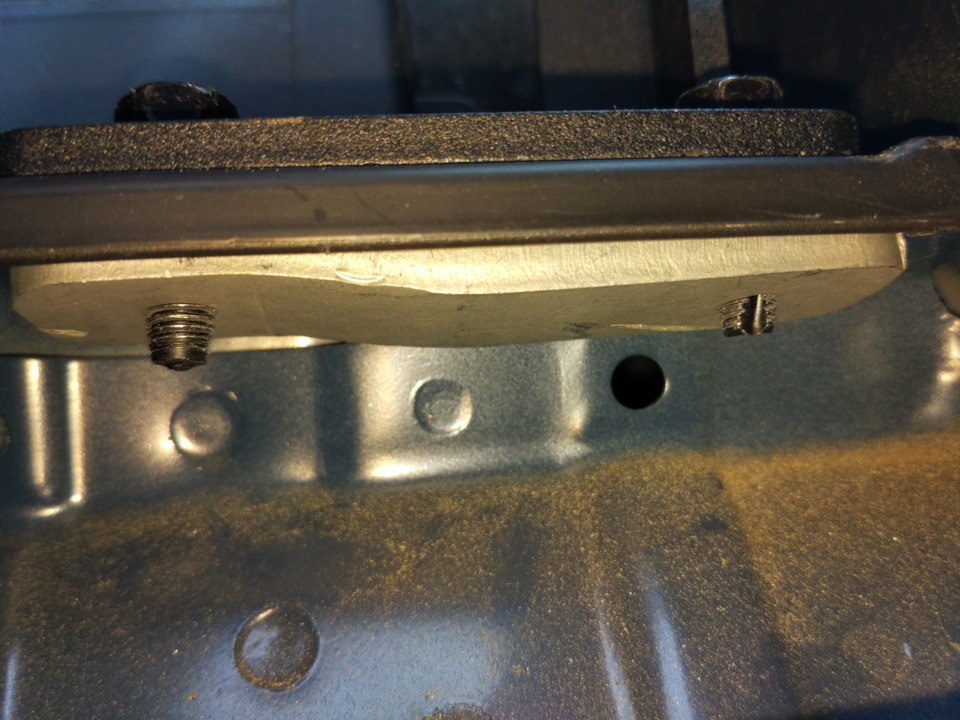 Установка амортизаторов капота Sportage QL — KIA Sportage (4G), 2 л ...