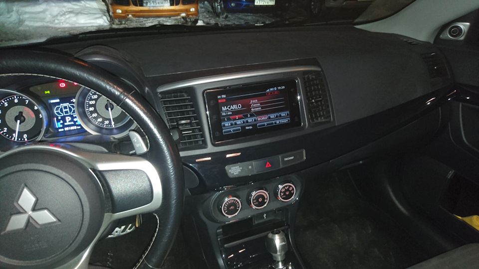 Установил на мицубиси. Мицубиси Коннект 001. Mitsubishi connect Pajero 4. Установка Митсубиси Коннект на Паджеро 4