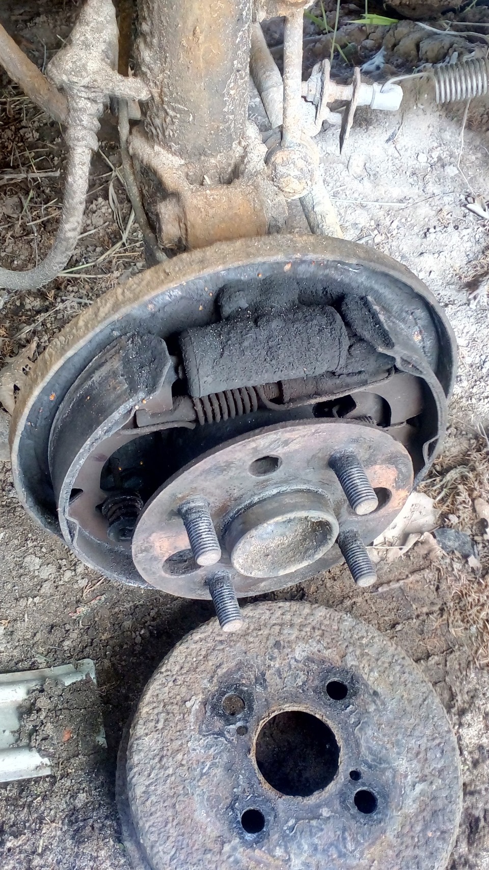 Замена шпилек крепления колеса — Toyota Corolla (90), 1,8 л, 1989 года ...