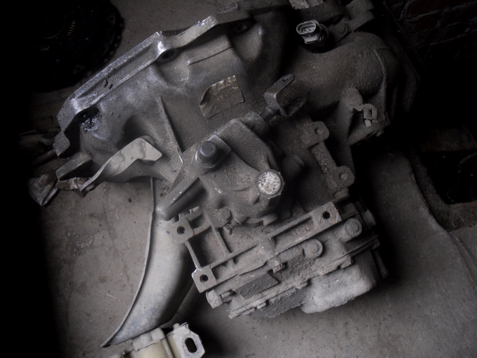 коробас сняли быстро, слили масло, открутили, скинули — ЗАЗ Sens