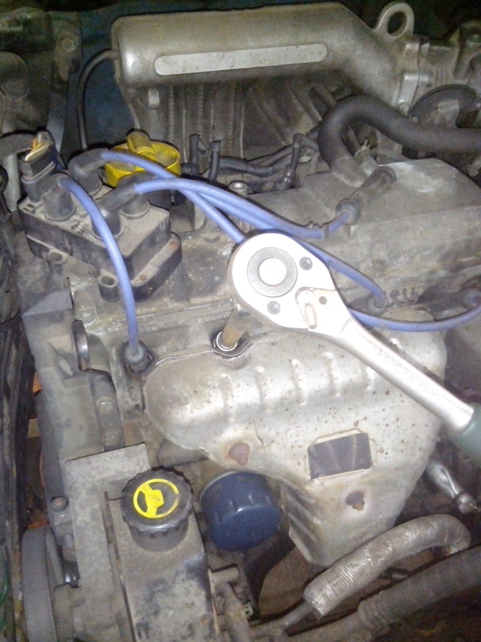 Свечи зажигания под замену. — Renault Megane Scenic, 1,6 л, 1998 года ...