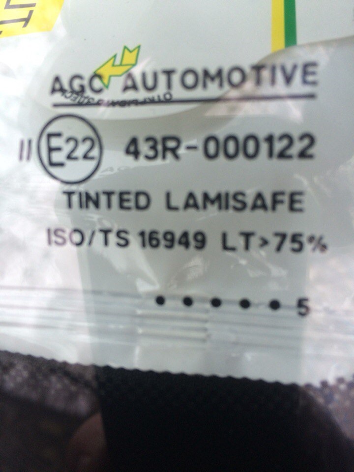 Маркировка 31. AGC Automotive 43r 00122 Логан. Маркировка лобового стекла Ниссан Кашкай. 43r-000122 AGC Automotive. Маркировка стекла наклейка Ниссан.