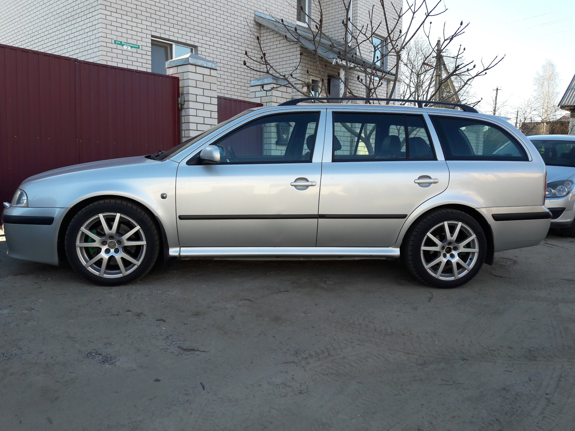 Skoda Octavia Tour Combi r18