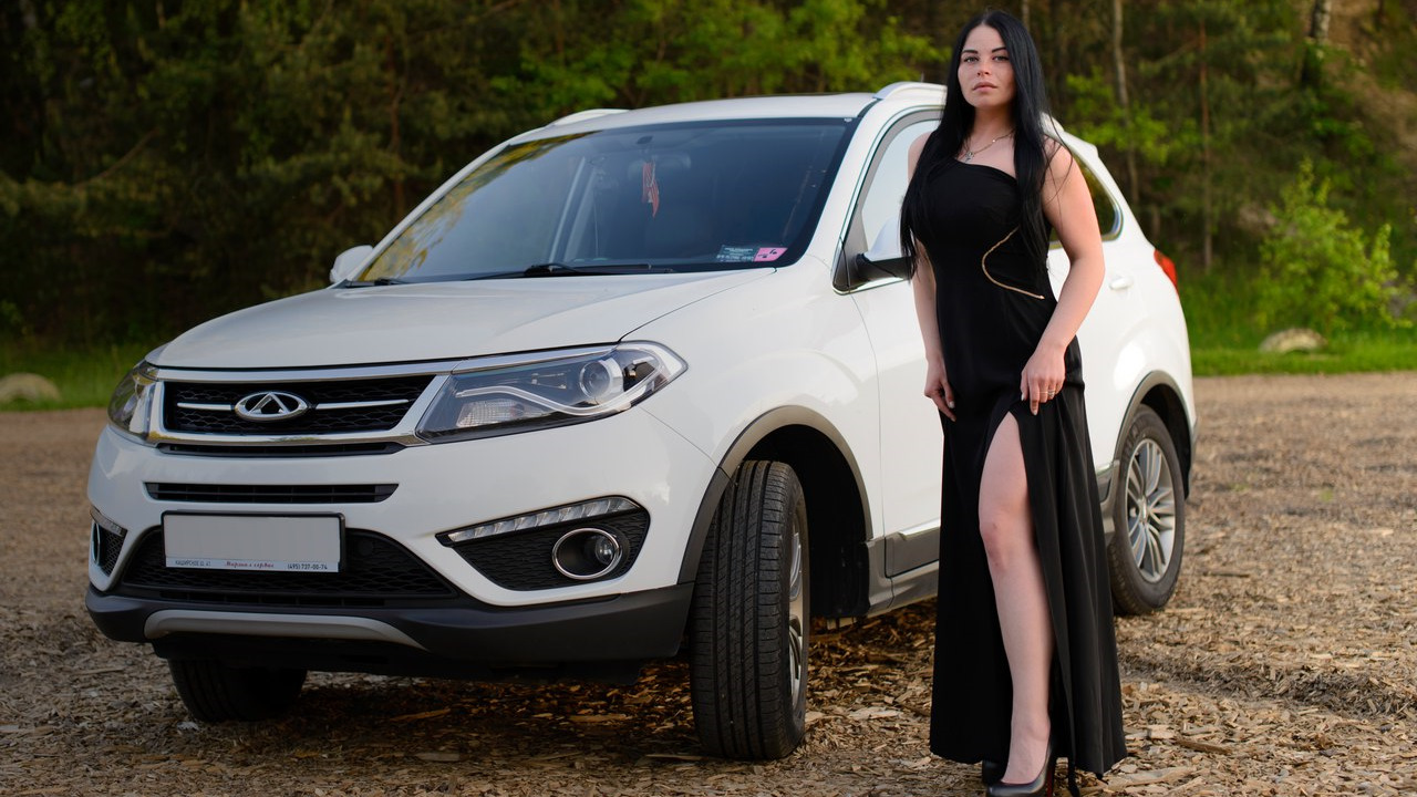 Драйв 2 чери тигго. Chery tiggo фотосет. девушка на chery tiggo драйв 2. чери тигго 8 на фоне девушки. чери тигго и девушки фото.