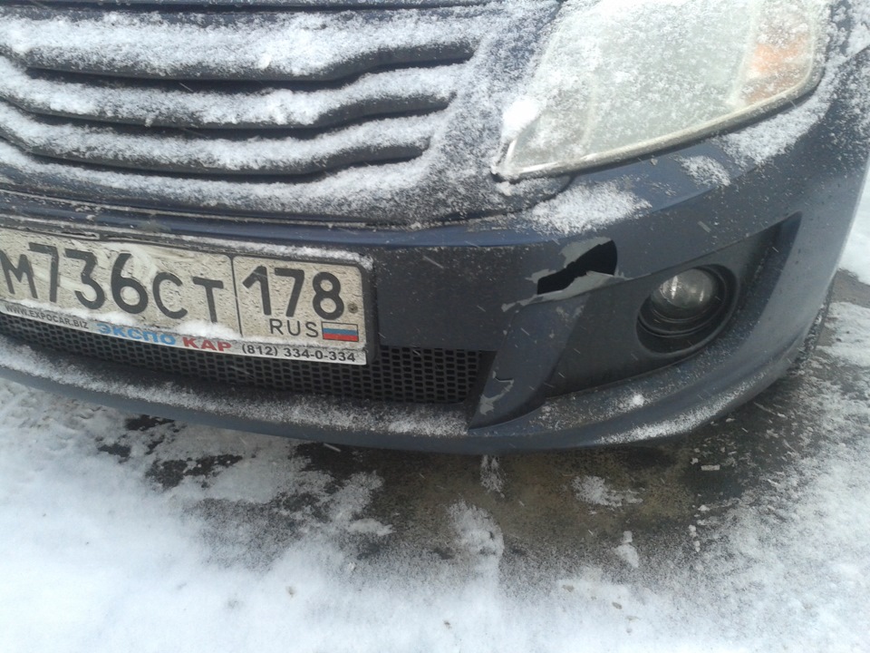 Приехали мне в бампер)))Ну — Lada Гранта (1G), 1,6 л, 2012 года | ДТП ...