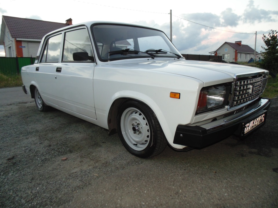 lada 2107 белая