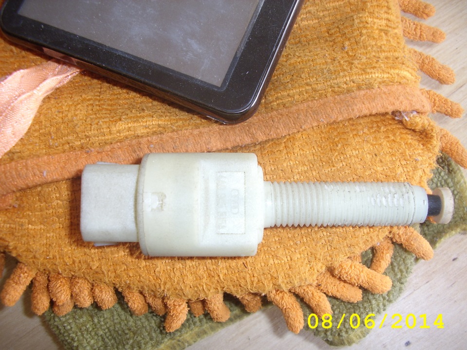 замена лягушки стоп сигнала — Audi A6 (C5), 2,4 л, 2002 года | своими ...