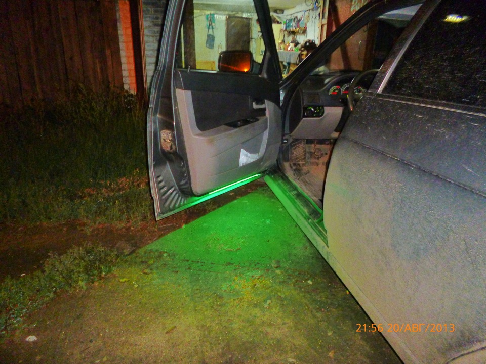 подсветка дверей — Lada Приора седан, 1,6 л, 2010 года | тюнинг | DRIVE2