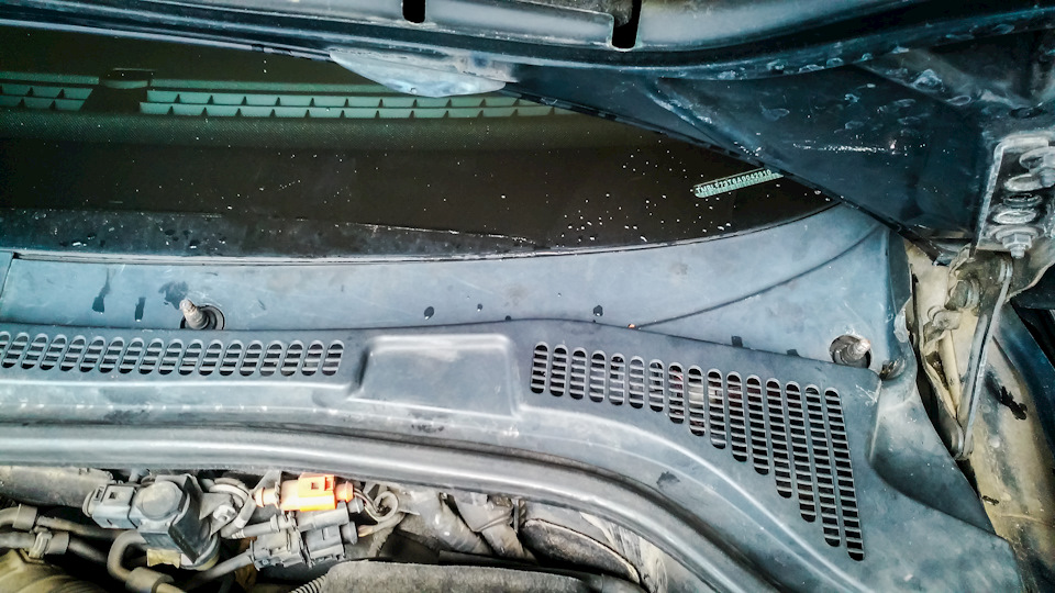 Снимаем пластмассовую защиту — Skoda Superb Combi (Mk2)