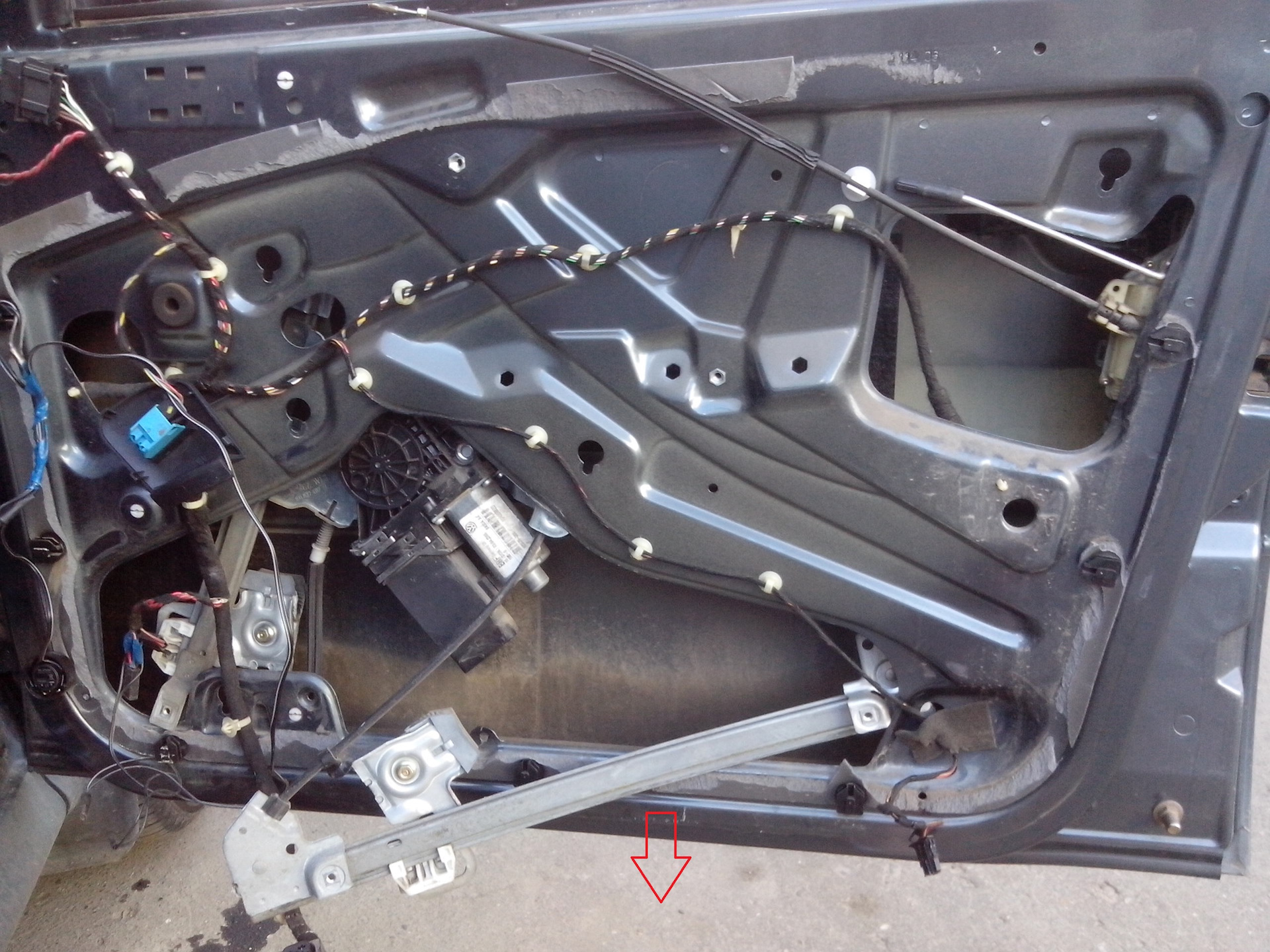 5e0839461. D2399. стеклоподъемник шкода октавия а7 передний левый.