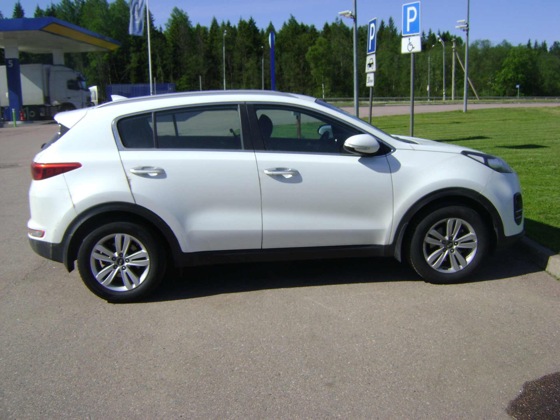 Deluxe white. Deluxe White Sportage. Kia Sportage 4 Deluxe White. Киа Спортаж Deluxe White. Kia Sportage 2019 Deluxe White.