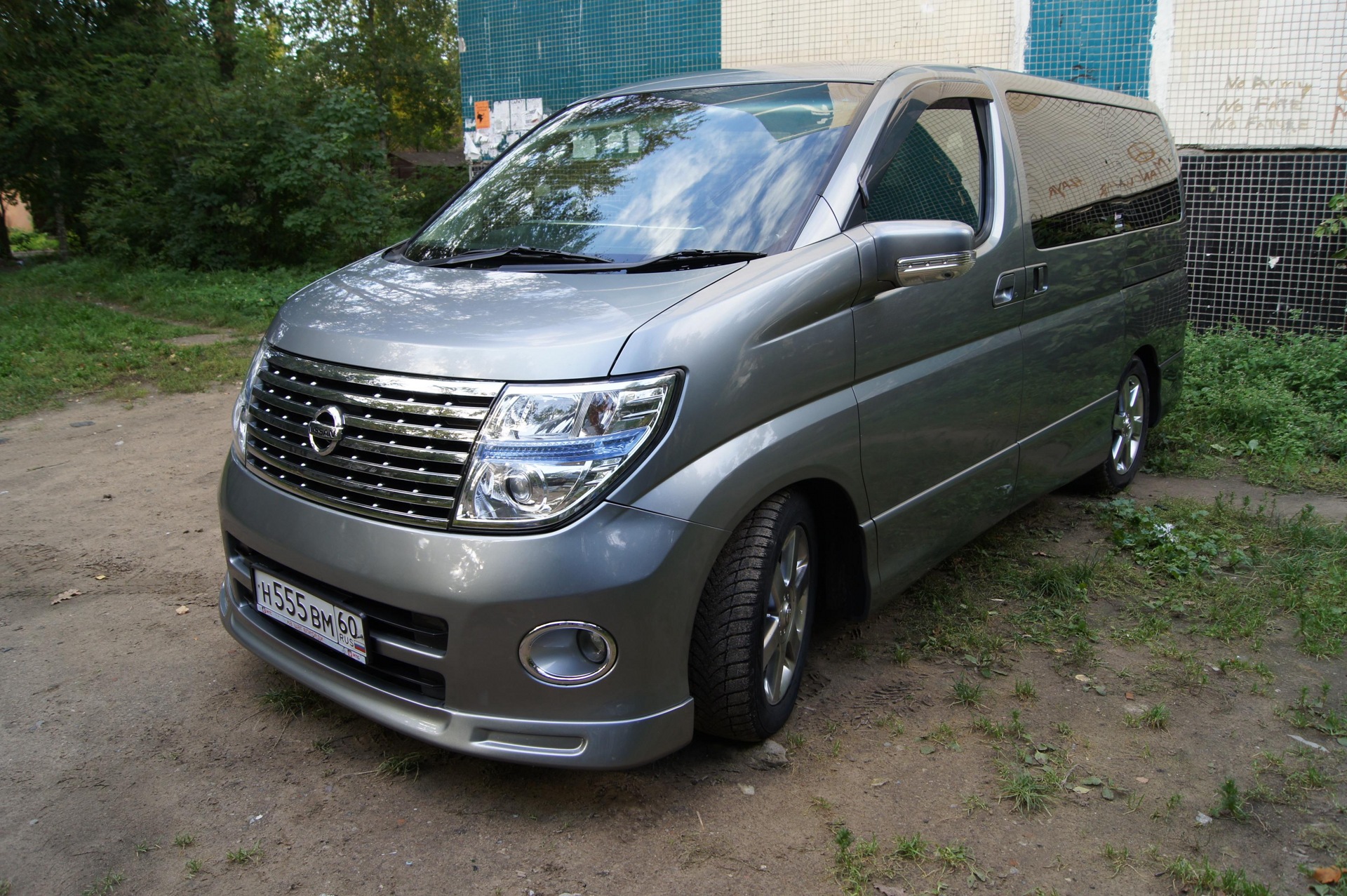 Nissan Elgrand 2