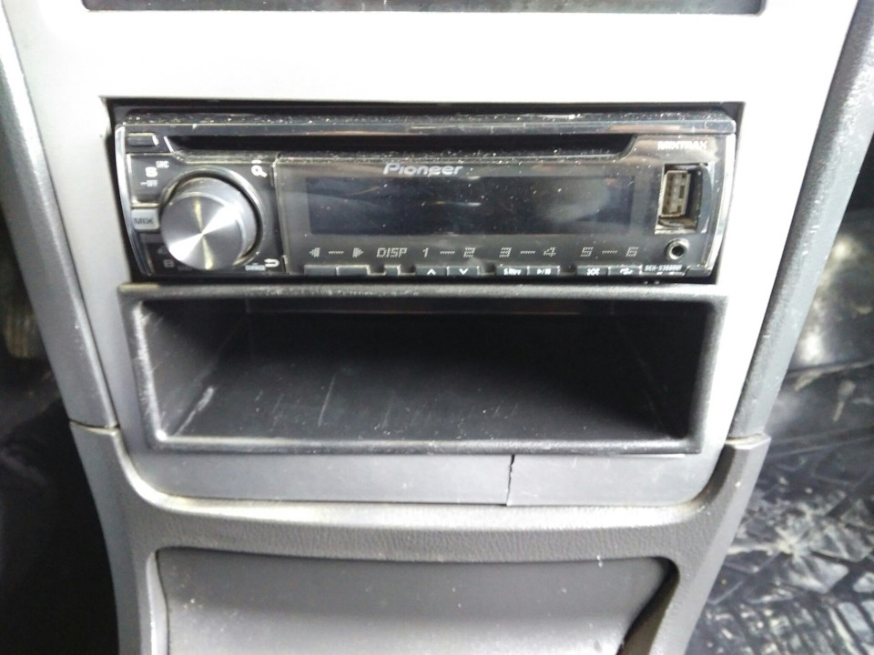 Бомж — саб и стаканчик под магнитолу) — Daewoo Nexia (N150), 1,6 л ...