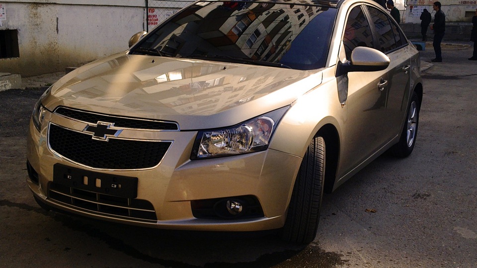 Chevrolet Cruze 2011 золотистый