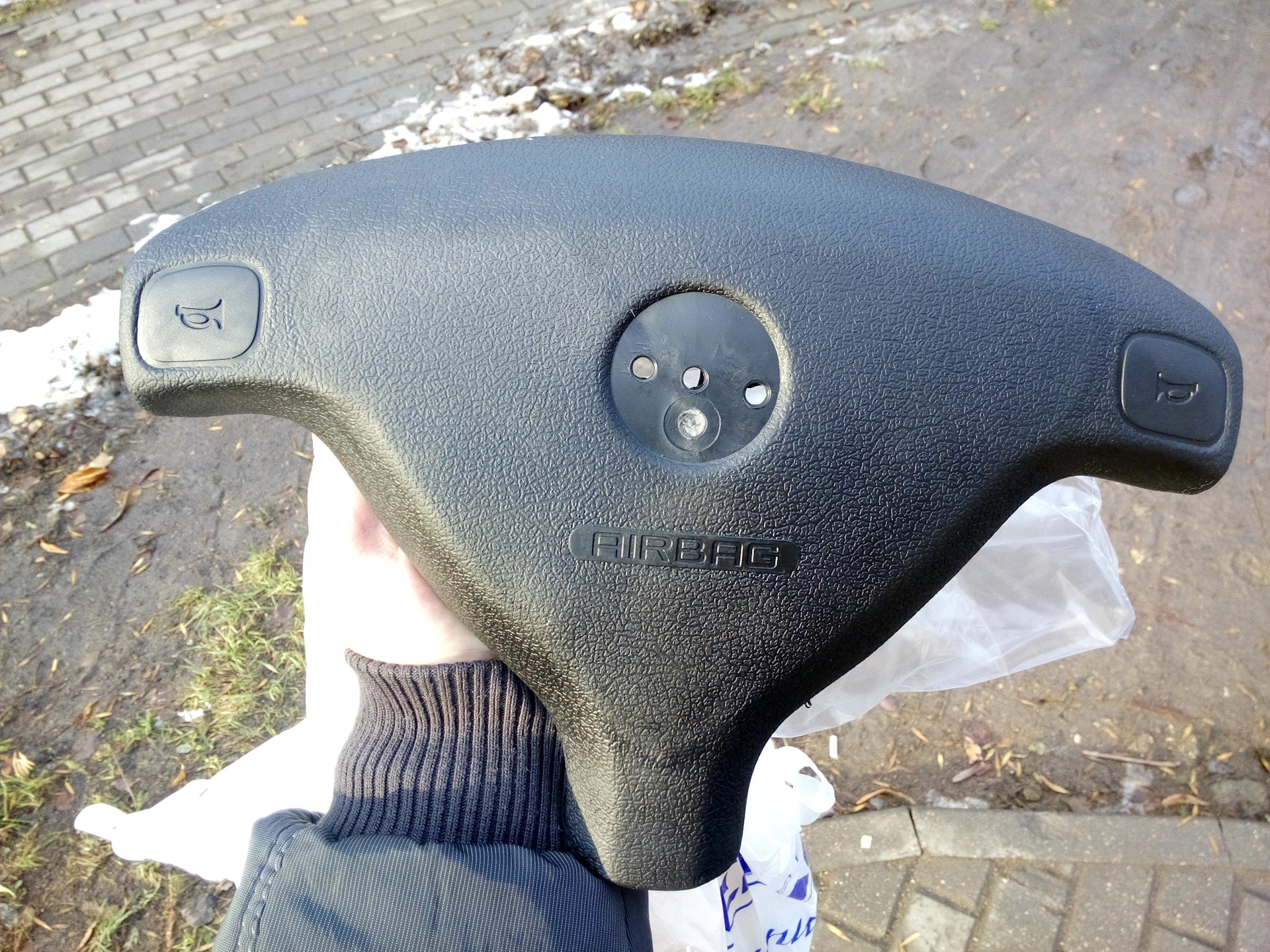 Накладка подушки безопасности. Руль Opel Astra g 1999. Накладка на подушку безопасности Opel Astra g.