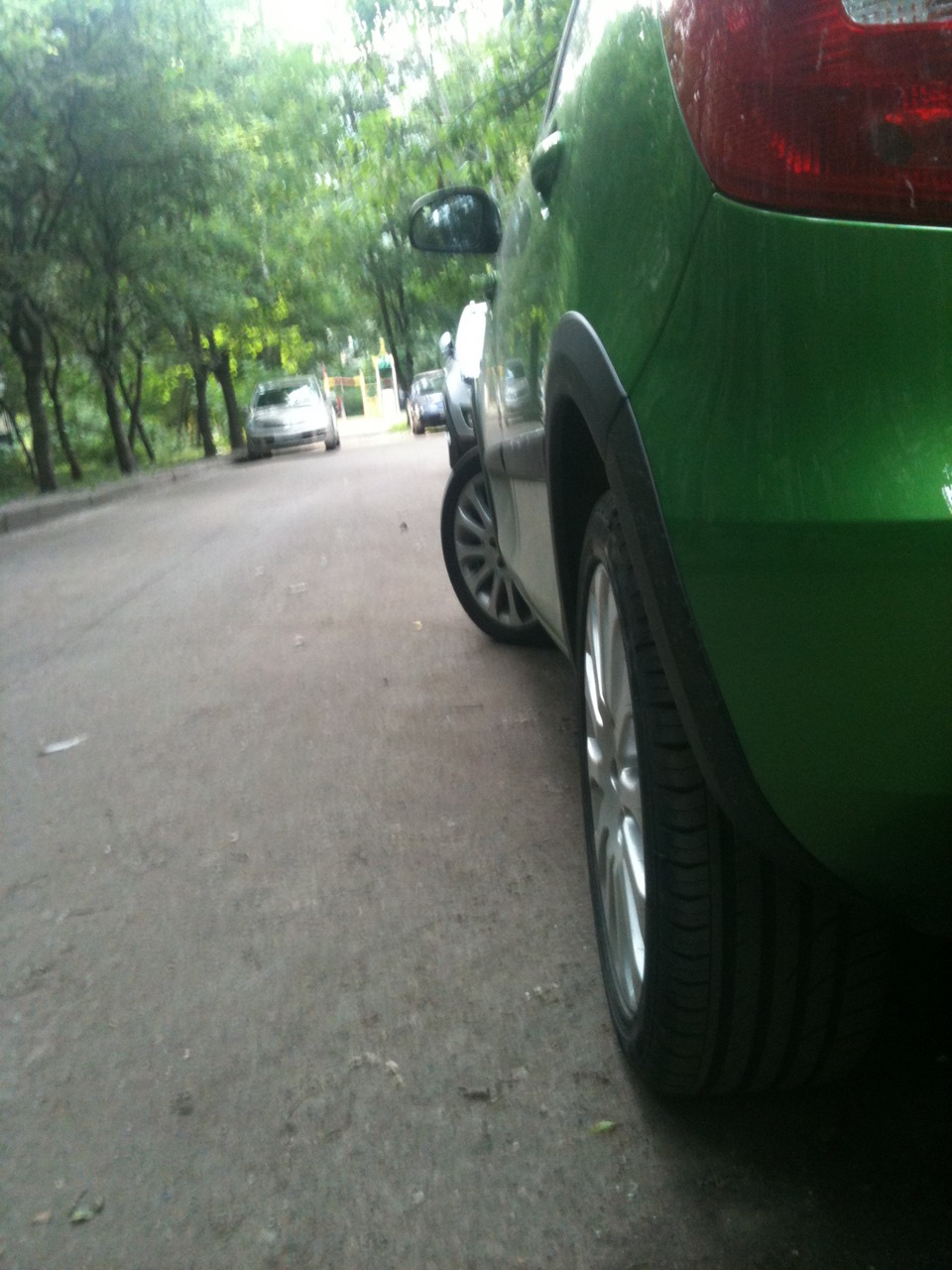 Арки шкода фабия. Расширитель арок skoda fabia. Накладки на колесные арки шкода фабия 2. Расширители арок шкода фабия 2. Арки шкода фабия.