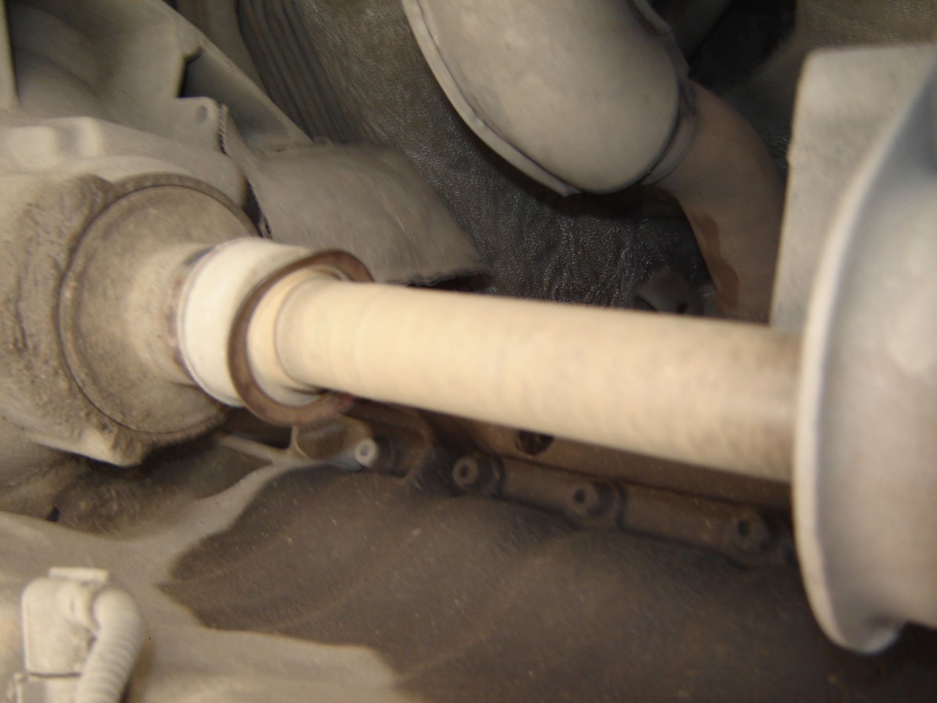 замена подвесного подшипника вала КПП VW T-4 ACV / пыльник внутреннего ШРУСа - V