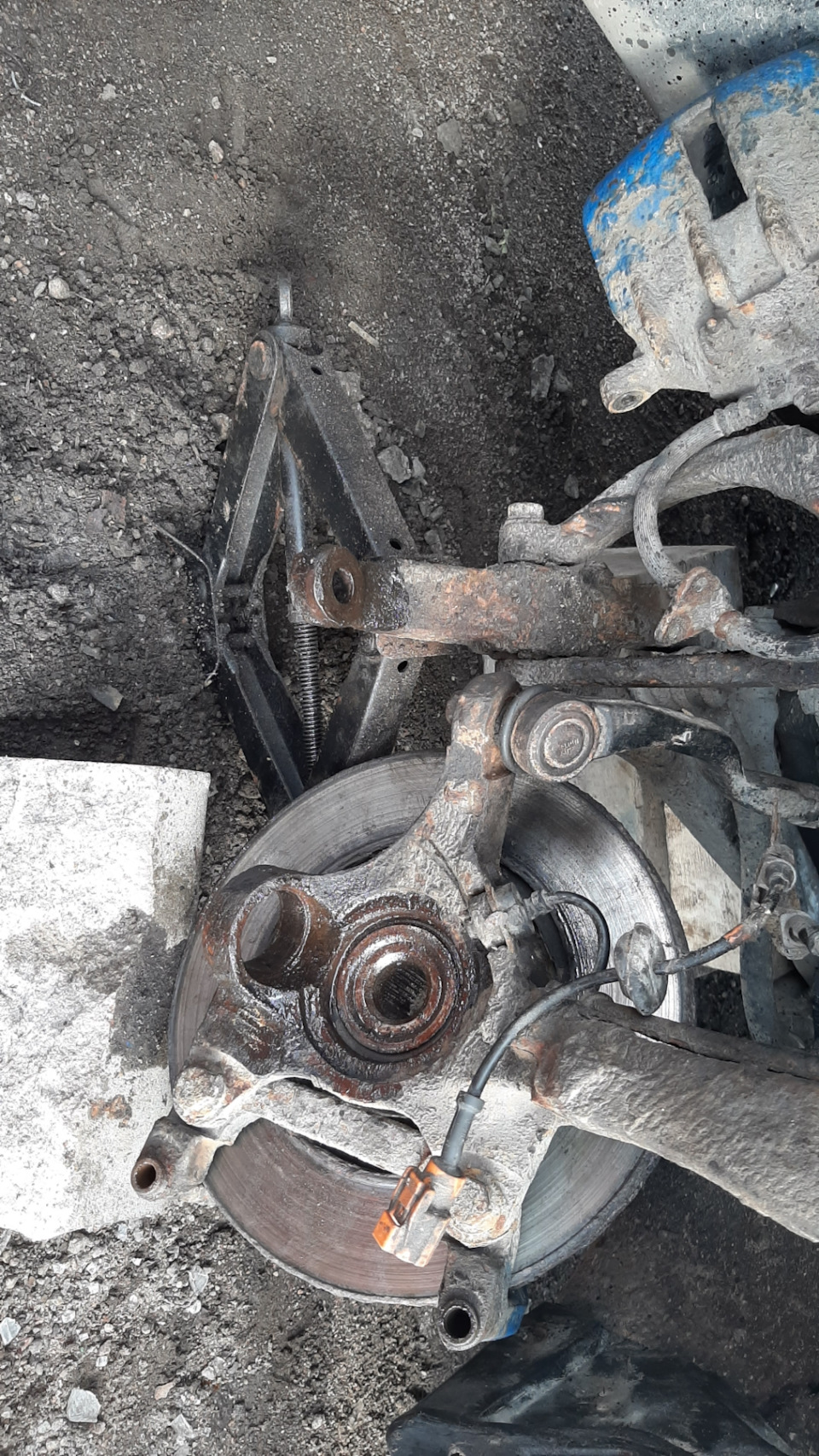 📌БЖ_41 Вложения, или беда не приходит одна. Замена нижних шаровых ...