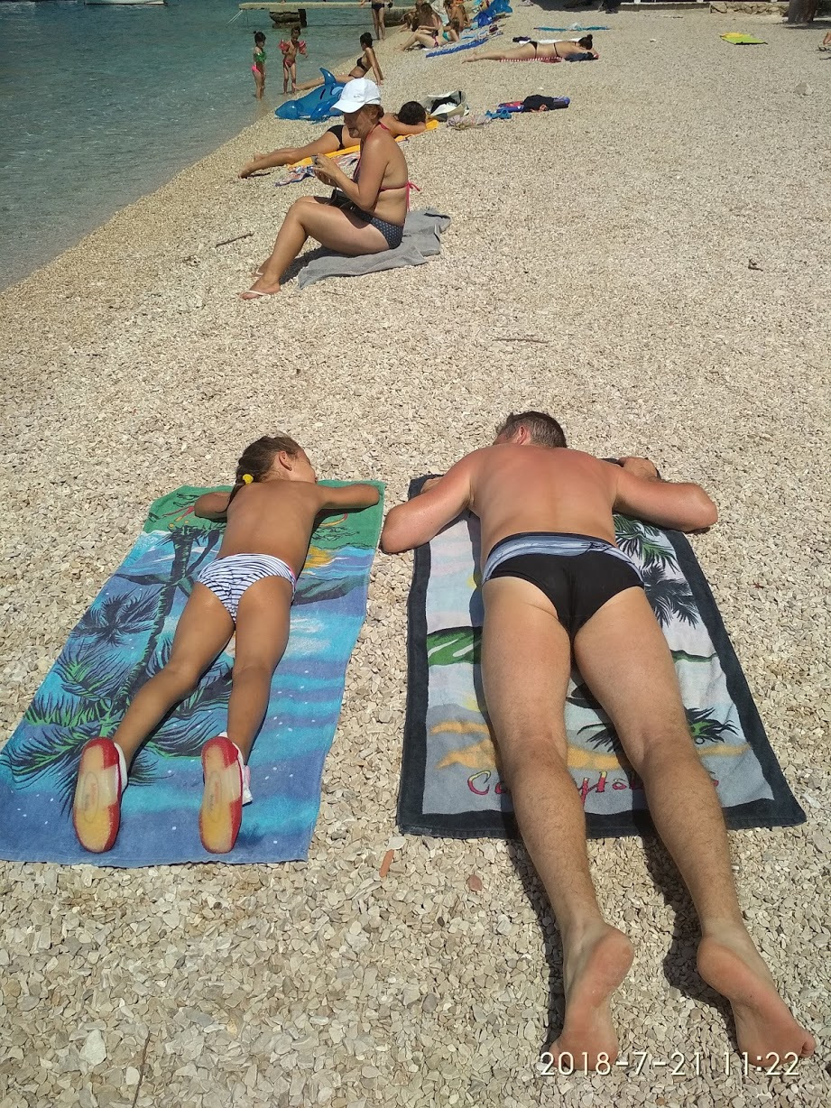 Папа с Малышкой загорает. — Renault Espace (4G)