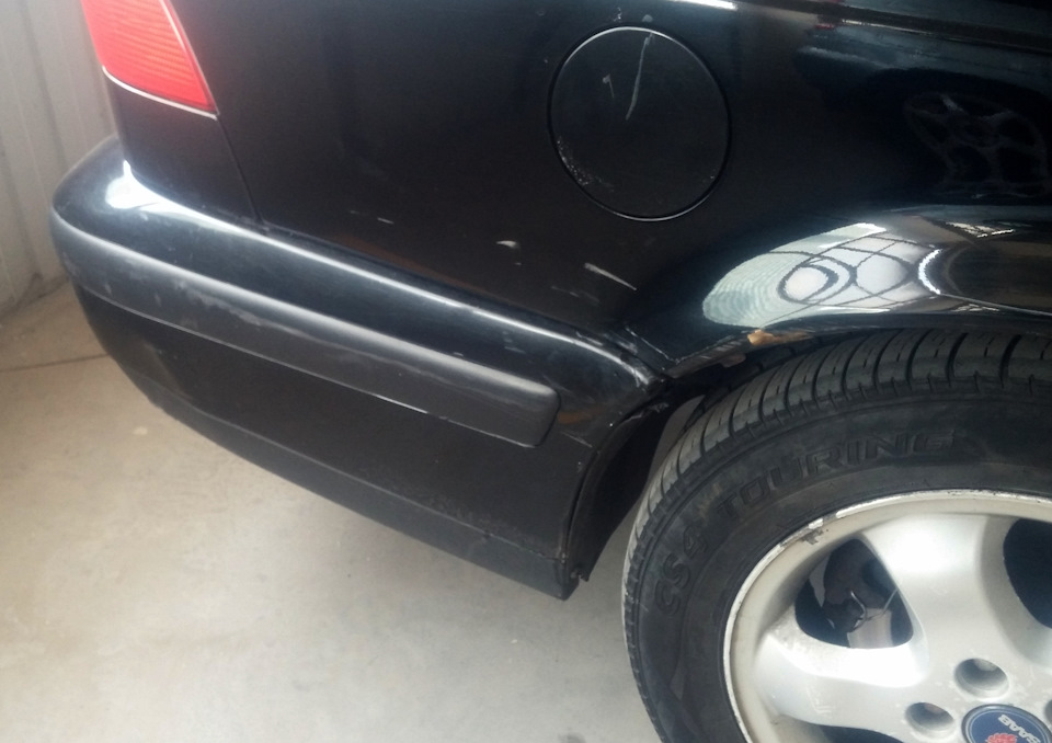 Это уже я прошлой осенью забодал заборчик. А потом выдернул задний бампер. — Saab 9-5 (1G)