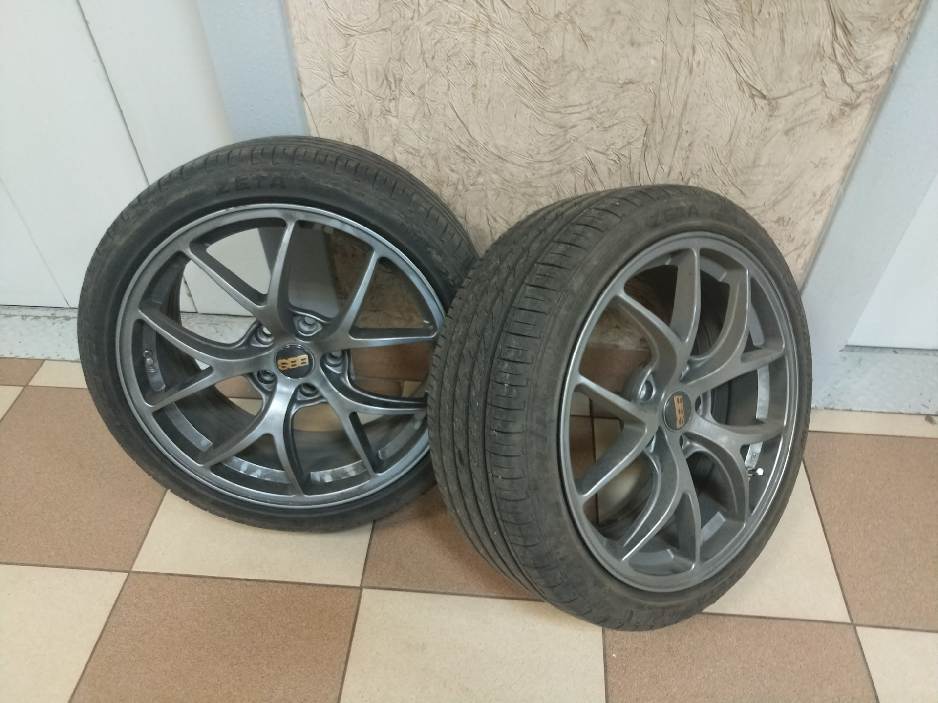 Nokian w зима. Зимние шины. 235/35 r19 октавия. Диски hyundai santa fe r19. Самая дорогая зимняя резина на авто.