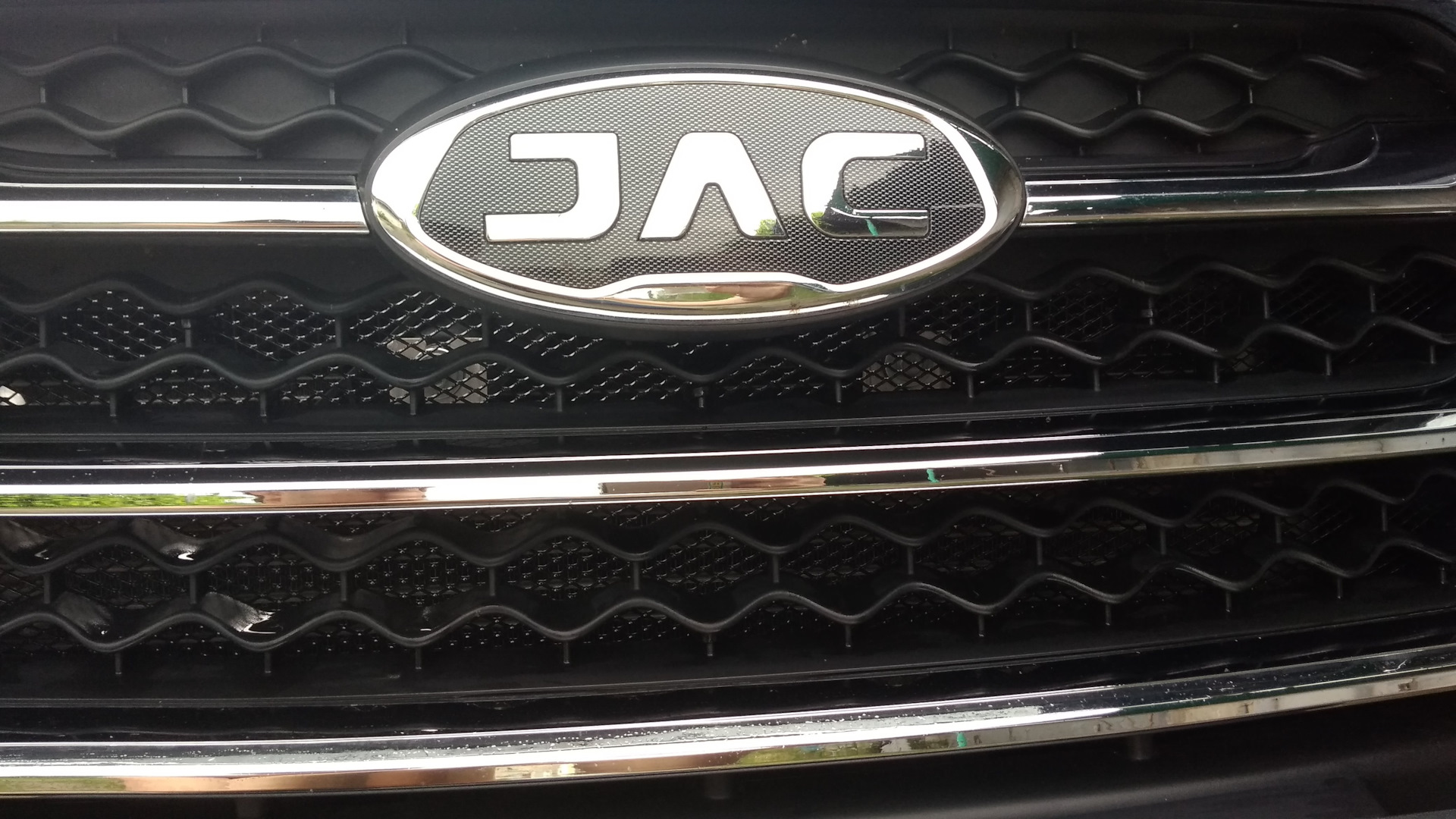 Решетка переднего бампера (ХРОМ) JAC S5 (2013-2019) 2.0 16V 6MT внедорожник турб