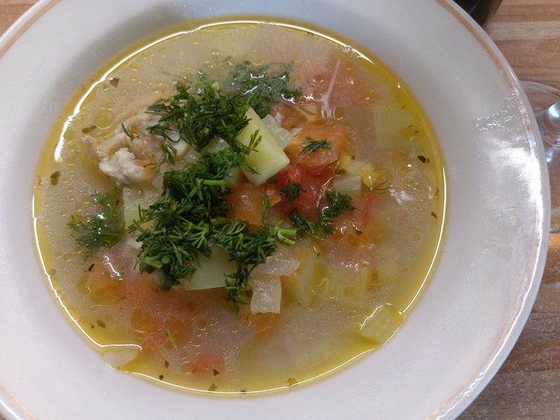 Какая рыба для супа. Суп из конгрио. ПП рыбный суп. Суп из рыбных отходов. Суп с рыбой и бананами.