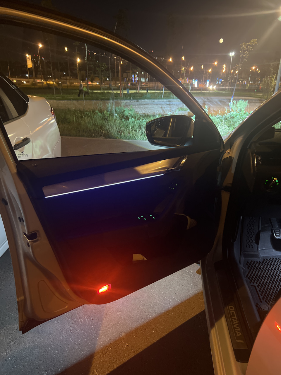 Атмосферная подсветка салона — Skoda Octavia A7 Mk3, 1,8 л, 2015 года ...
