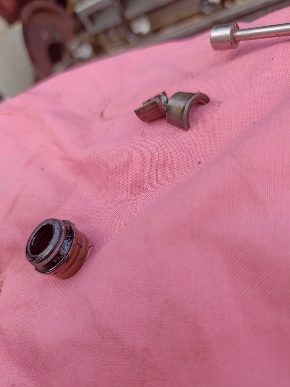 Замена колпачков . — Lada Калина универсал, 1,6 л, 2012 года | своими ...