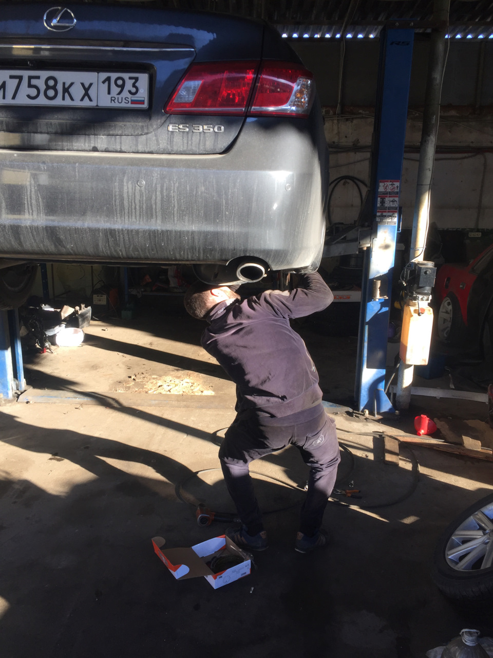 Замена колодок ручника, втулок стаба заднего — Lexus ES (XV40), 3,5 л ...