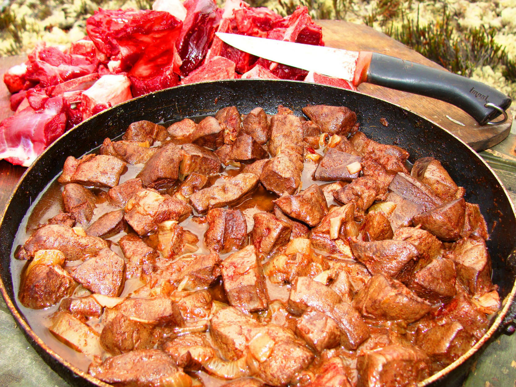 Печень свинины на сковороде. Вкусные блюда из свинины. Мясо на сковороде. Блюда из субпродуктов свинины. Блюда из свиного ливера.