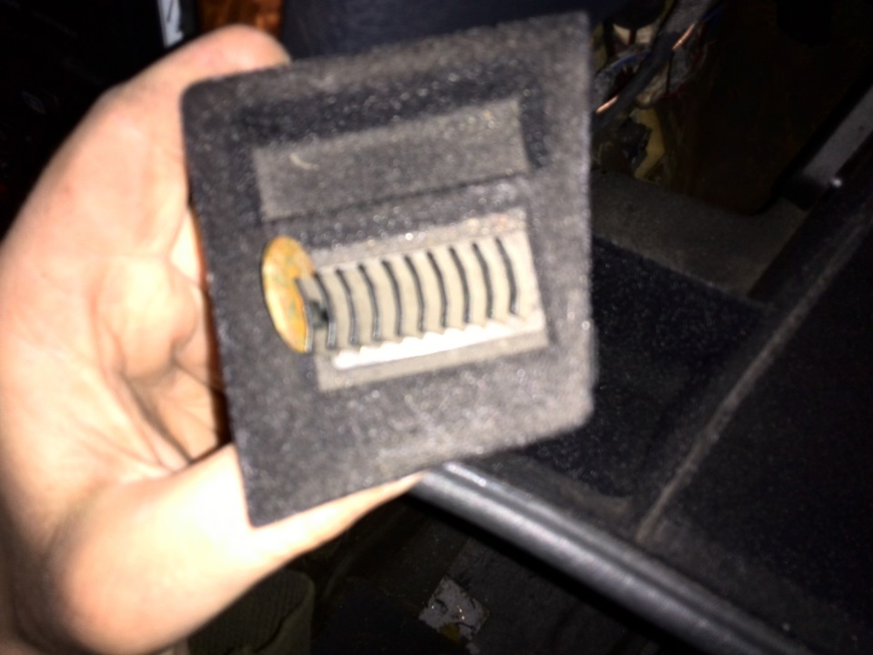 USB порт для магнитолы в бардачок — Audi A8 (D2), 2,5 л, 1998 года ...