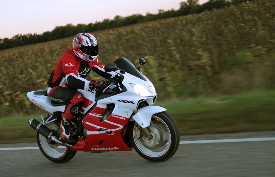 Honda CBR 600 f4i РѕР±РѕРё