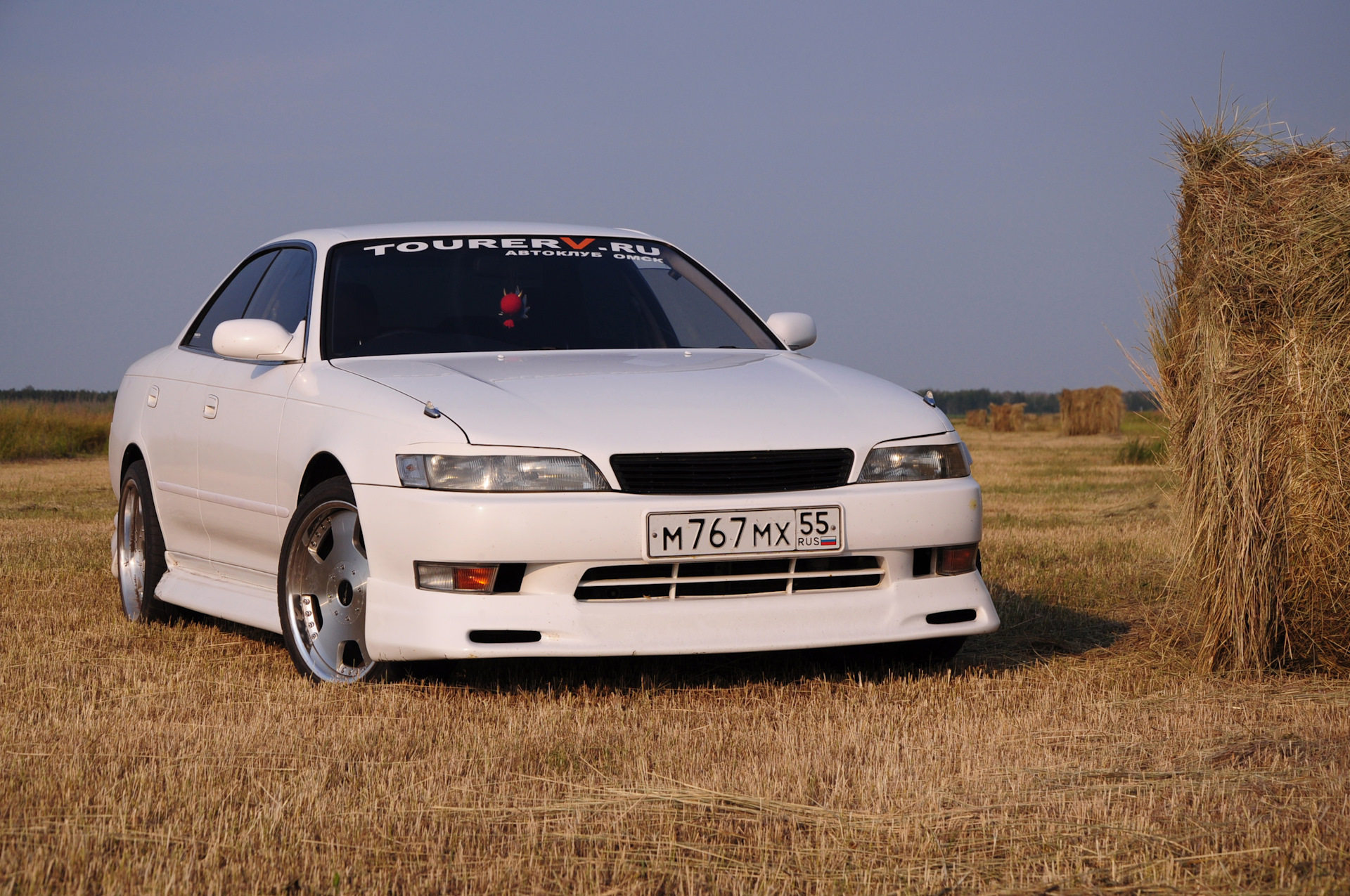 Марка второго. Марк 2 90 кузов Tourer v. Тойота Марк 1 и Марк 2. Toyota Mark II jzx90 Tourer v 1996 stokc. Машина Тойота Марк 90.