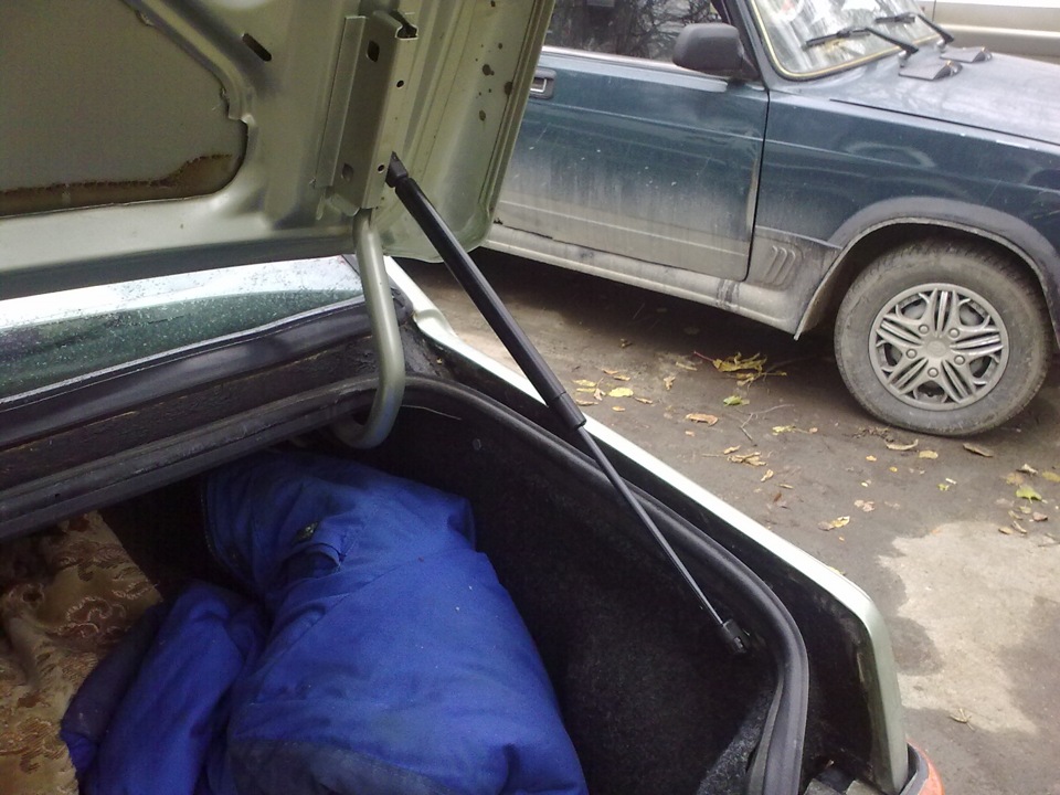 Газовые упоры багажника — Lada 2115, 1,6 л, 2007 года | своими руками ...