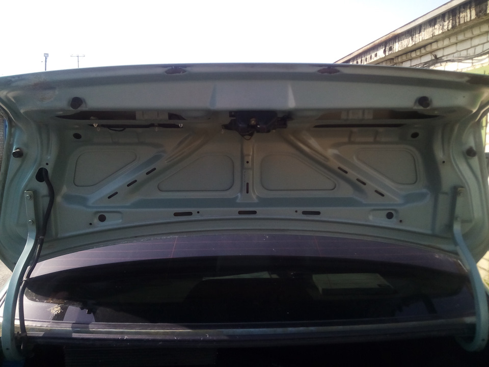 Зашумил крышку и рамочка номера — Chevrolet Lacetti Sedan, 1,6 л, 2008 ...