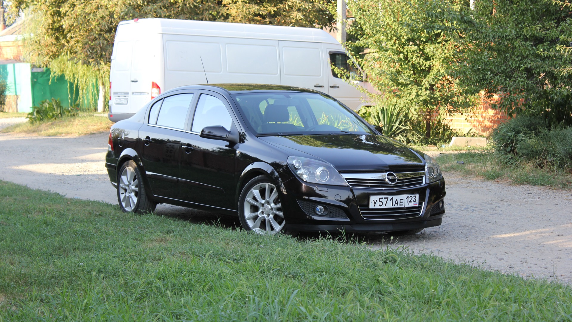 Opel Astra h седан