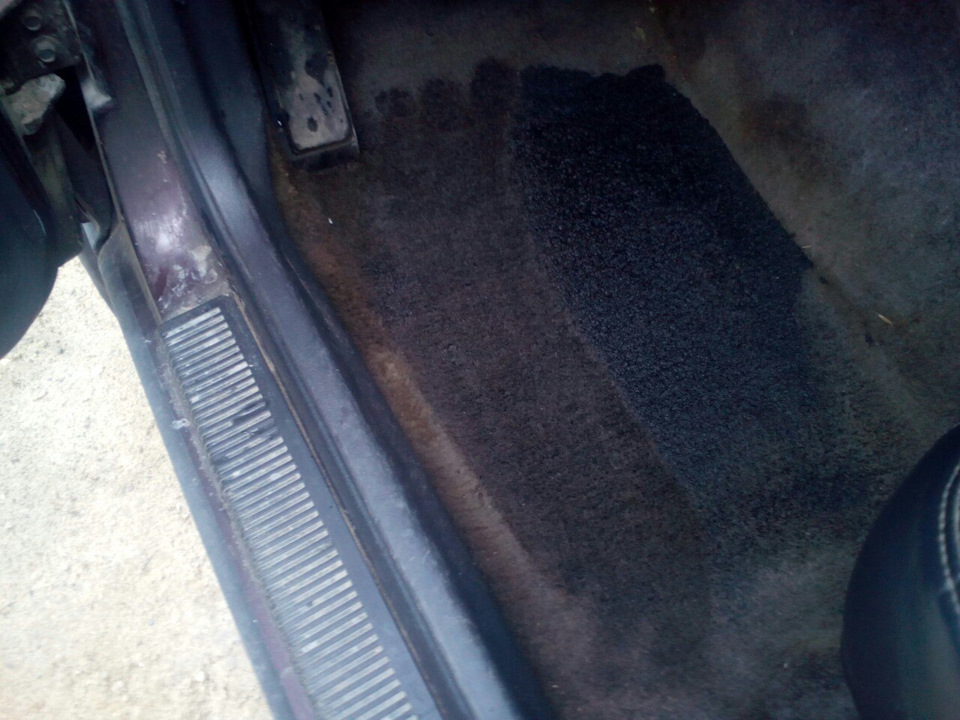 Потоп на водительском коврике! Ахтунг! Или кто ссикает в салоне после ...