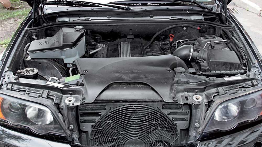 Двигатель х5 е53 3.0. BMW x5 под капотом. Подкапотное пространство BMW e70. BMW x5 е53 4.4 мотор. Двигатель БМВ х5 е53 3.0 бензин.