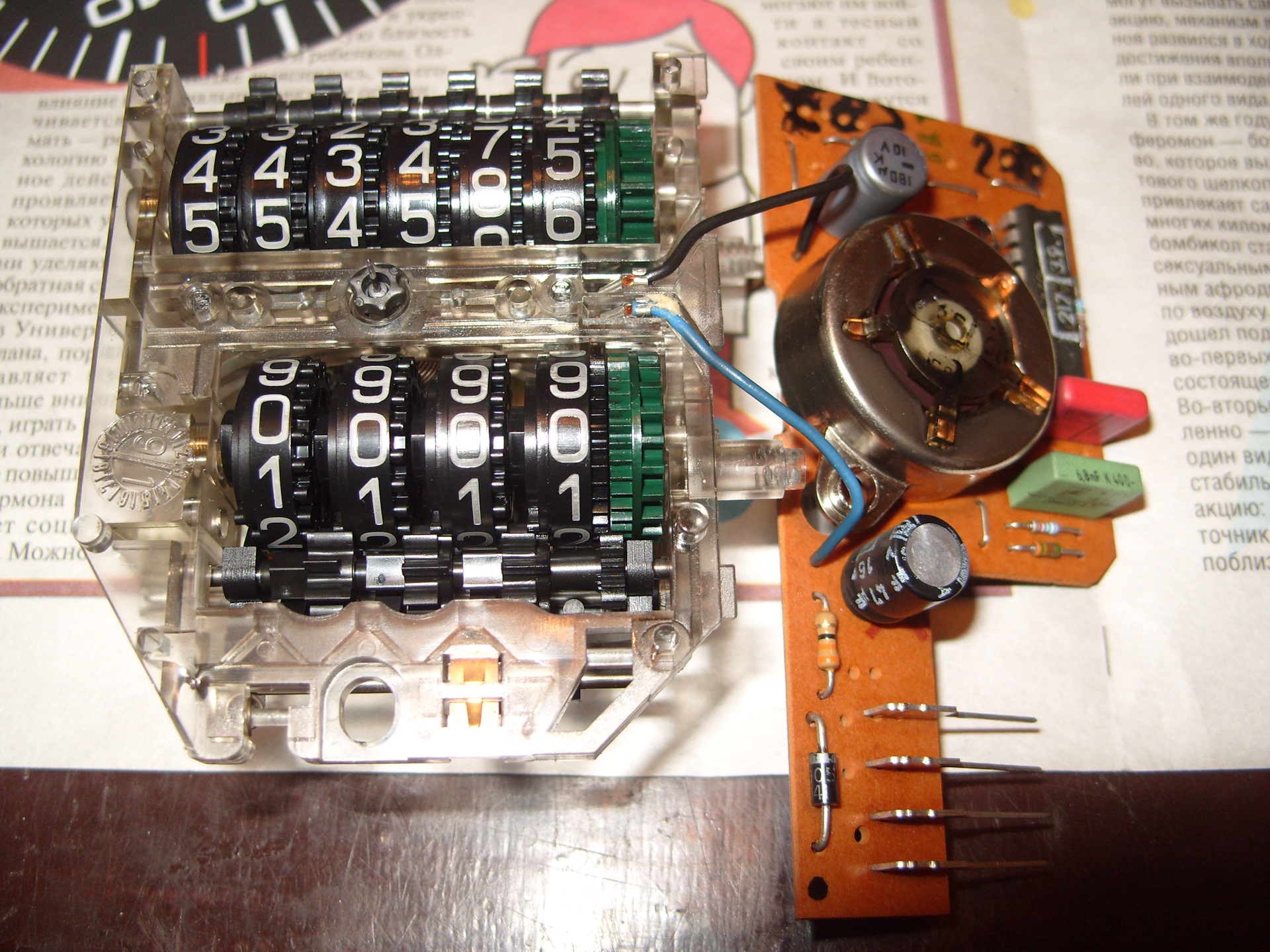 Ремонт 80. Плата спидометра Ауди 80 б3. Резистор на плате спидометра Ауди 80. Шаговый двигатель Audi спидометр. Одометр для шагового двигателя.